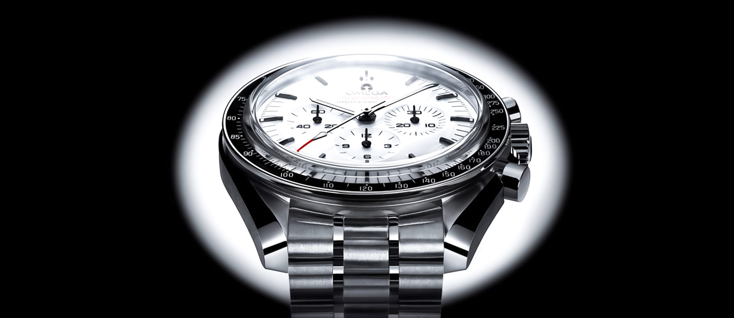 Luce lunare al polso: il nuovo Omega Speedmaster Moonwatch in bianco