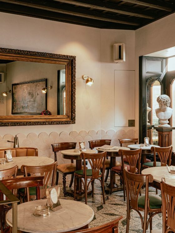” Bar della Pace” … Un incontro suggestivo tra passato e presente, un luogo iconico che torna a splendere a Roma a pochi passi da Piazza Navona.