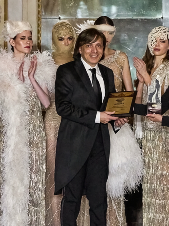 Anton Giulio Grande riceve il Best Womenswear Designer e sfila alla Milano Fashion Days