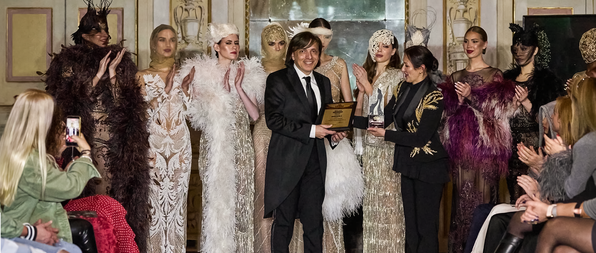 Anton Giulio Grande riceve il Best Womenswear Designer e sfila alla Milano Fashion Days
