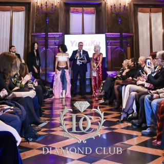 Anton Giulio Grande riceve il Best Womenswear Designer e sfila alla Milano Fashion Days